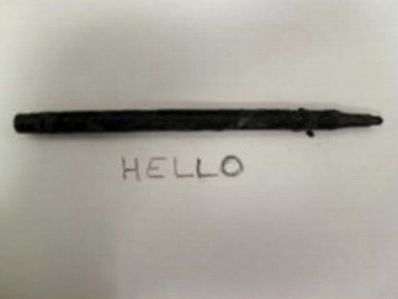 Un bolígrafo que se trago una mujer hace 25 años todavía escribe