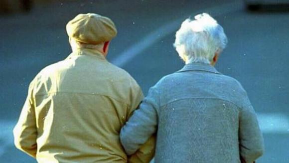 Un anciano se divorció de su esposa tras saber que le fue infiel en 1940
