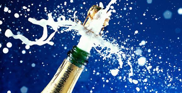 ¿Poner una cucharilla boca abajo evita que se pierdan las burbujas del cava?