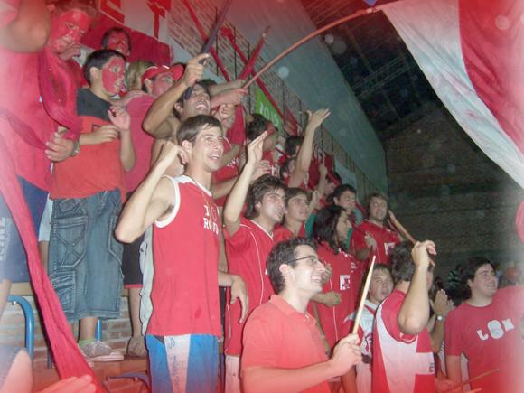 Desde Santa Fe, Chovet Voley y un pueblo al rojo vivo.
