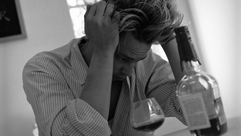 El alcohol y la ansiedad, una combinación de riesgo para algunas personas.