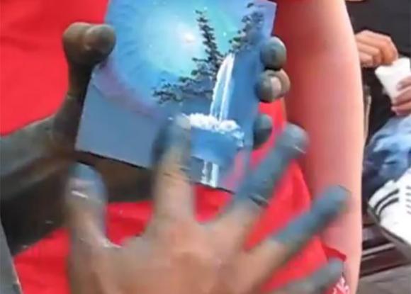 ¿Es el pintor con los dedos más rapido del mundo? (Video)