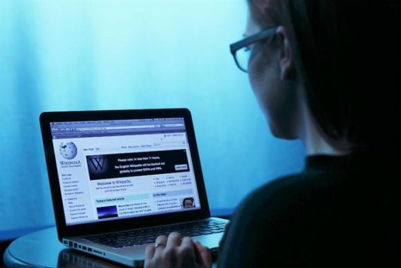 Inusual protesta de los grandes de la Web