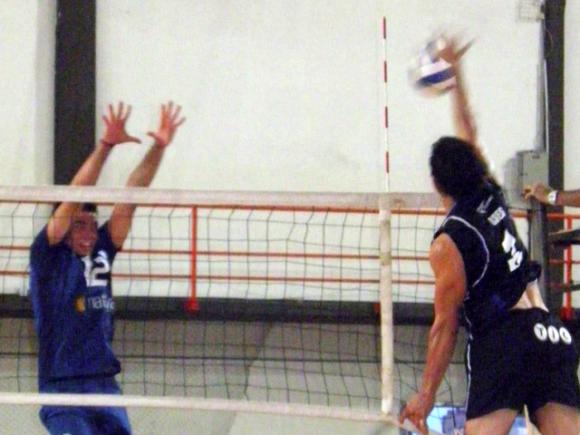 Ciclista no le pierde pisada a UNTreF y Lanús se aproxima al Grand Prix.