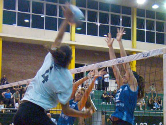 Boca Juniors volvió a ganar en sets corridos y es el único líder de la Liga Femenina 2011 / 2012