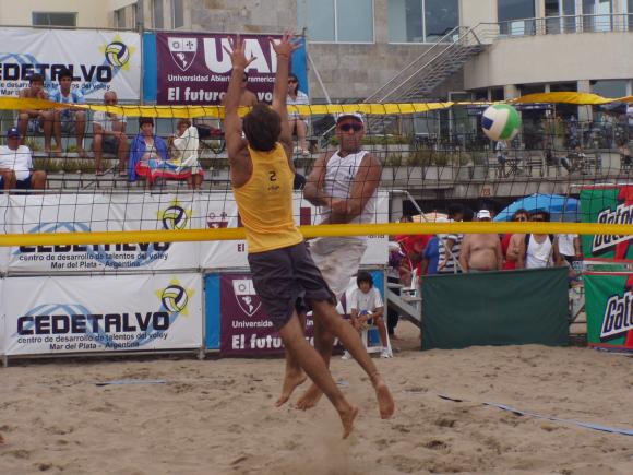 CABV 2012, 2° etapa: Ya hay dos semifinalistas ante un gran público.