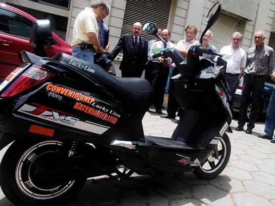 Científicos Argentinos desarrollan la primera batería nacional de litio para impulsar vehículos eléctricos‏