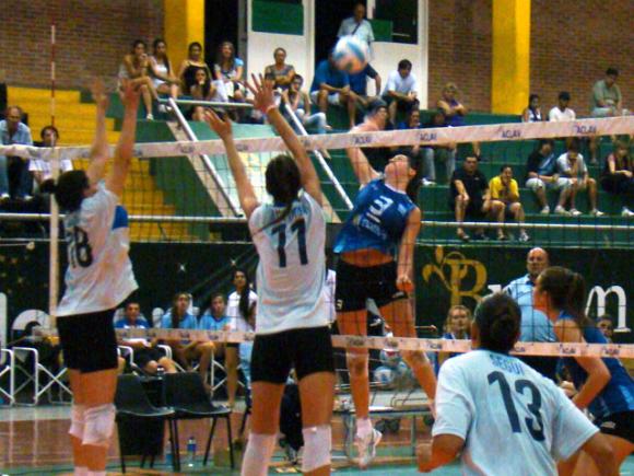 Liga Femenina 2012. La Selección Juvenil perdió ante Boca.