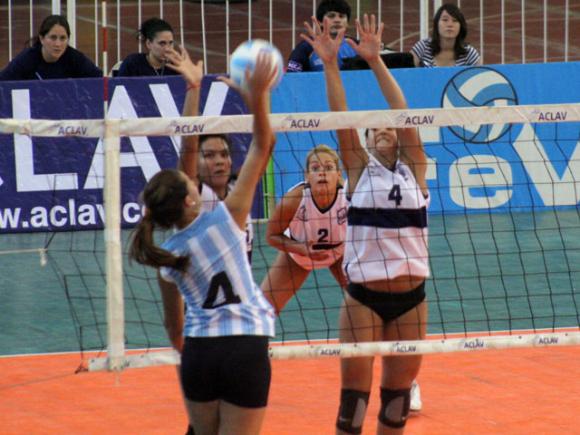 Liga Femenina 2012. La Selección Juvenil perdió 1 - 3 ante Formosa.