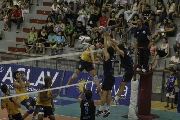 Ante un gran marco de público, UPCN Voley venció a Formosa en tie-break.