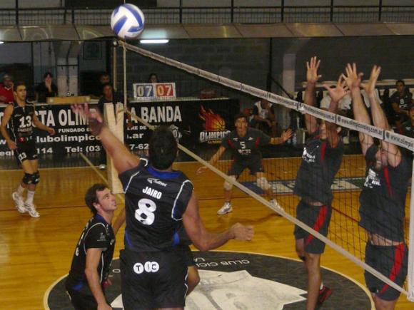 Ciclista Olímpico ganó de local y se ilusiona con recuperar la punta.