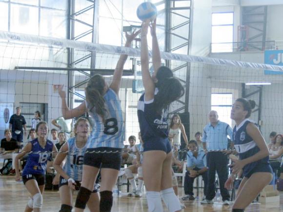Por la Liga Femenina 2012: La selección juvenil cayo 3 a 1 ante San Martín Formosa.