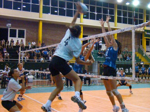Por la Liga Femenina 2012: La selección juvenil cayo 3 a 0 ante Boca.