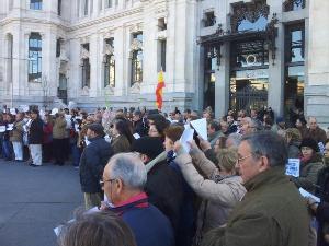 En Madrid, manifestantes piden retirada de foto blasfema