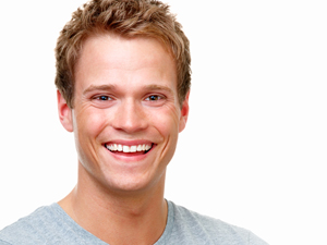 ¿Por qué enseñamos los dientes cuando sonreímos?