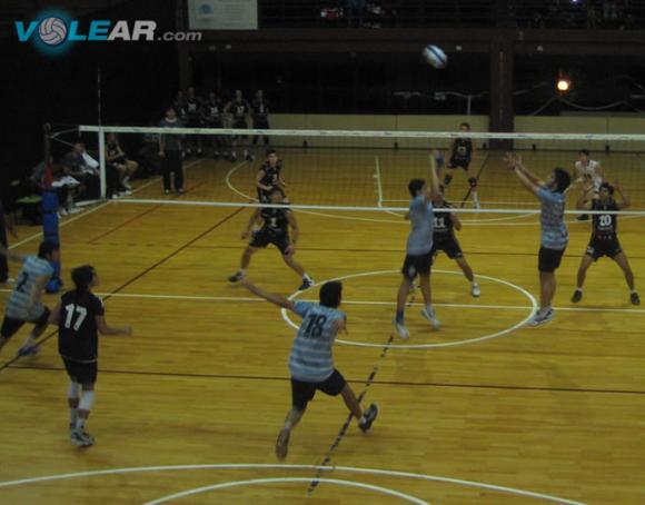 Ciudad sigue con buena racha. Venció con un contundente 3-0 a Ciclista Olímpico.