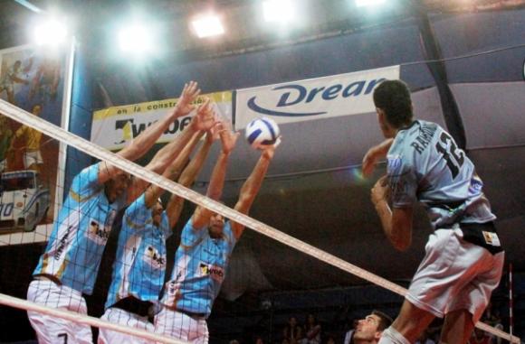 Tercera victoria al hilo de Drean Bolívar frente a Lechuzas.
