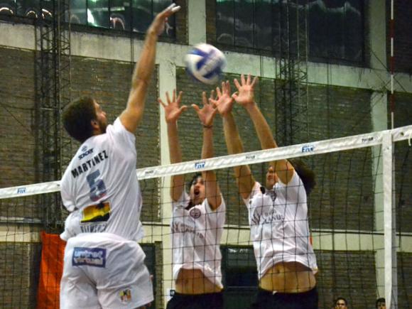 Lanús perdió con UNTreF, pero igual ingresó al Grand Prix por la derrota de Chubut ante Obras.