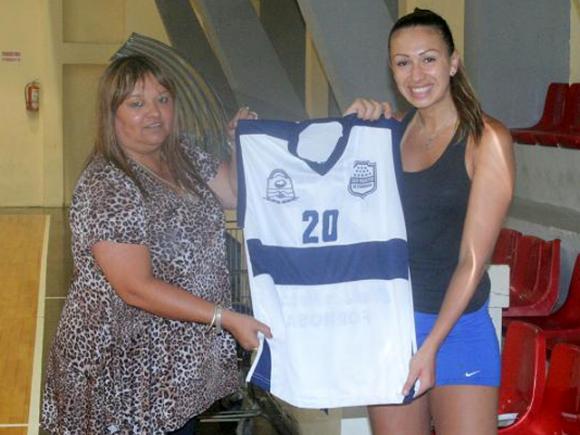 Te presentamos a “Bia” Souza, el nuevo refuerzo de San Martín de Formosa.