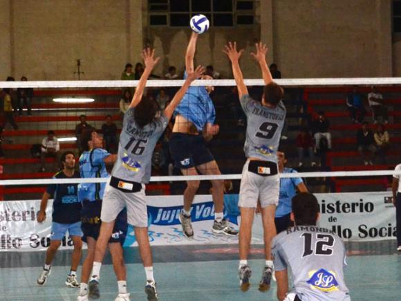 Jujuy Vóley sumo de a tres al vencer a Lechusas por 3-1 y salio del fondo de la tabla.