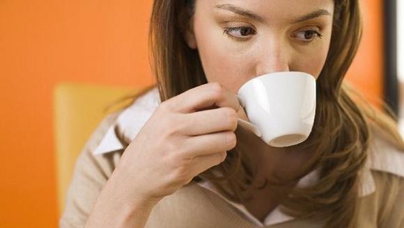 Al beber café, disminuye el riesgo de contraer cáncer de útero.