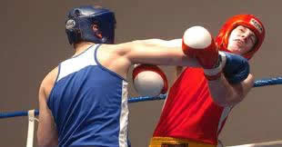 Cambios en el cerebro entre atletas que reciben golpes en la cabeza.