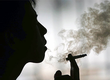 ¿Fumar para proteger las articulaciones?