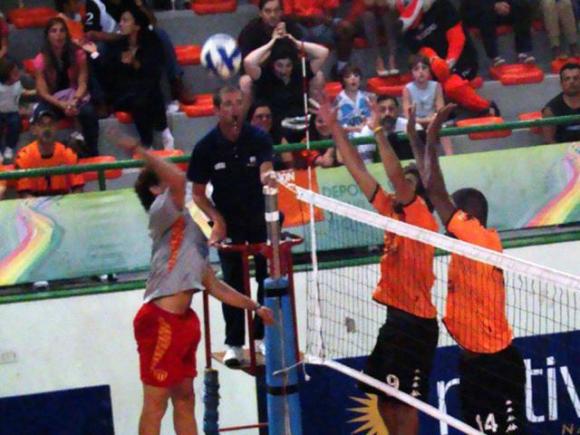 Sarmiento Santana Textiles sorprendió a Buenos Aires Unidos y se llevó una victoria.