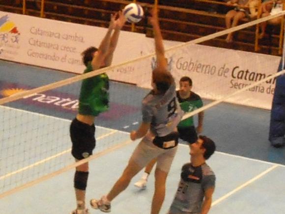 Catamarca volvió al triunfo frente a Lechuzas Villa María y no afloja en la tabla.