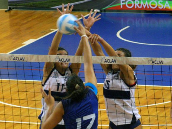 Por La Liga Femenina 2012: Argentina cayo 3-0 ante Formosa.