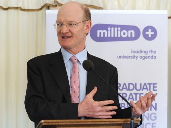 Ministro británico llegó a las Islas, y gremio marítimo demora los buques