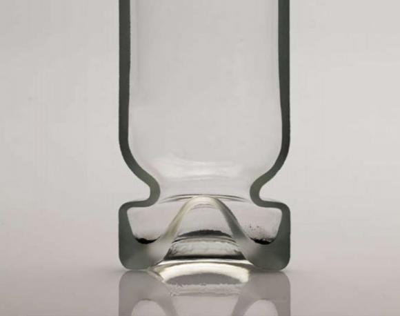 La botella que mejora el vino y el aceite.