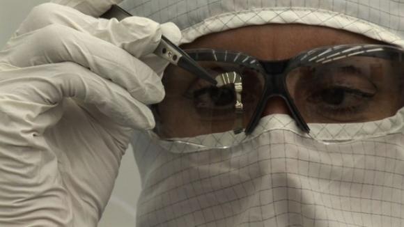 Un chip en la retina permitiría a los ciegos recuperar su visión