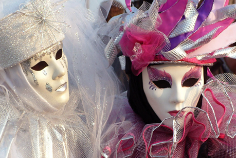 ¿De dónde viene la palabra ¨disfraz¨?