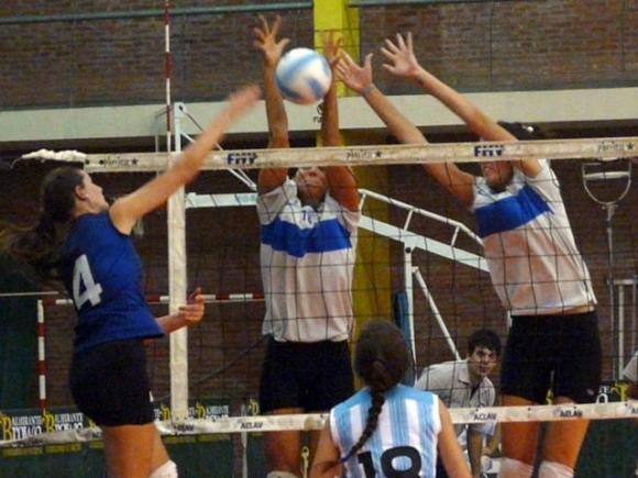 Boca empezó sorpresivamente abajo pero terminó logrando el primer triunfo en las semis.