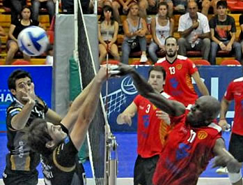 Con un gran nivel, Sarmiento confirmó su gran momento al vencer al líder Drean Bolívar.