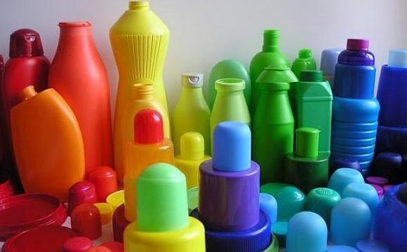 Crean plástico auténtico a partir de los árboles.