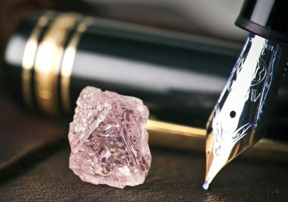 Hallan en una mina australiana un gran diamante rosa de más de 12 kilates