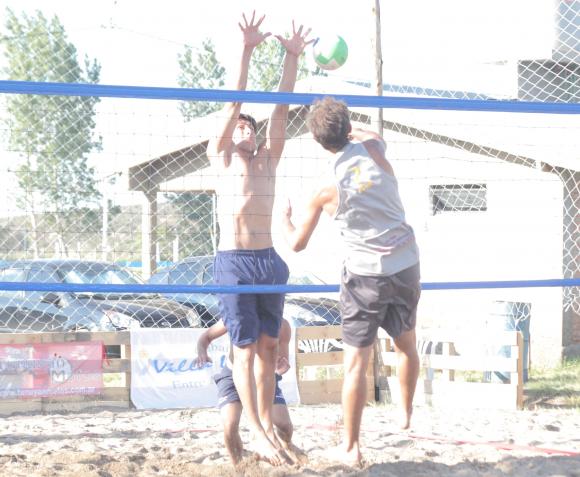 Circuito Mendocino: En las arenas de Tunuyán se disfrutó del mejor beach volley.