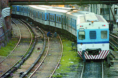 ARGENTINA - Trenes rigurosamente peligrosos.