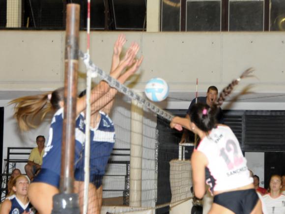 Estudiantes de Paraná aprovechó su localía y pasó a la final de la Liga Argentina Femenina