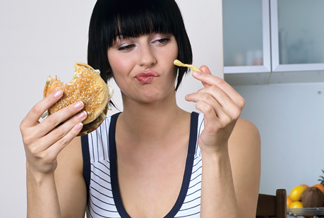 Los fines de semana comemos más y peor.