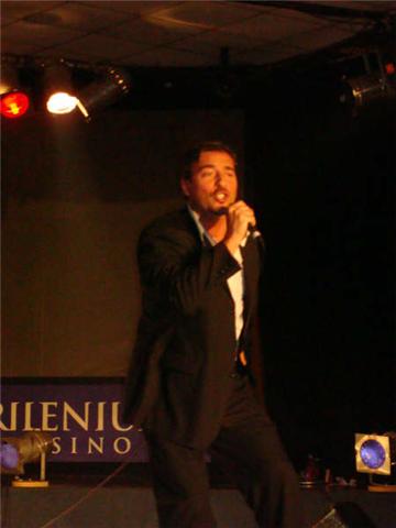 SHOW GUSTAVO ESTE FINDE EN MILHO,LA BARBERIA Y CENTRO GALICIA