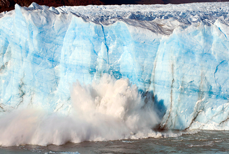 Así se rompió esta madrugada el glaciar Perito Moreno.