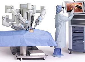 Cirugía robótica: cara pero más segura.