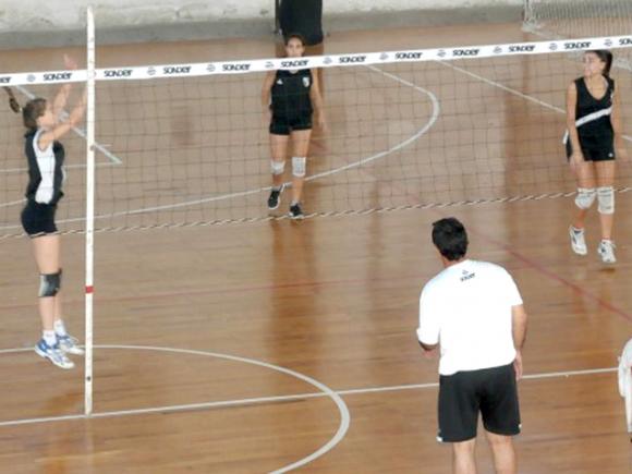 Estudiantes de Paraná ajusta detalles de cara a la tercera final de la Liga Argentina Femenina.