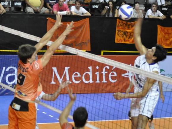 Lechuzas Villa María le volvió a ganar a Ciclista Olímpico en el repechaje.