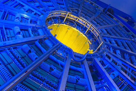 El CERN consigue medir la antimateria.