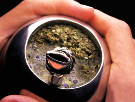 Yerba mate echa cerveza.
