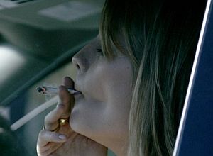 Consumir marihuana duplica riesgo de accidentes automovilísticos.